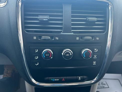 Used 2016 Dodge Grand Caravan FWD image 22