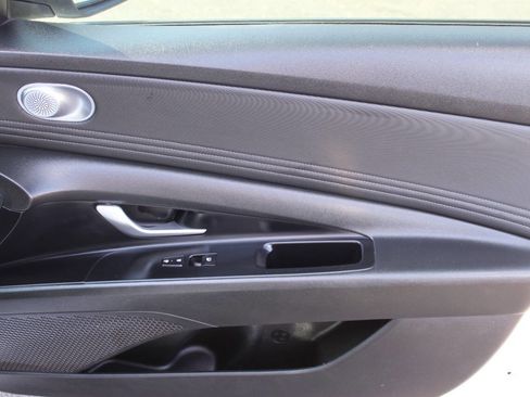 Used 2024 Hyundai Elantra SEL w/ Convenience Package image 10