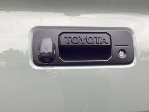 Used 2022 Toyota Tacoma TRD Sport w/ TRD Premium Sport Package AWD/4WD image 27