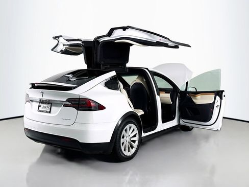 Used 2020 Tesla Model X Long Range image 31
