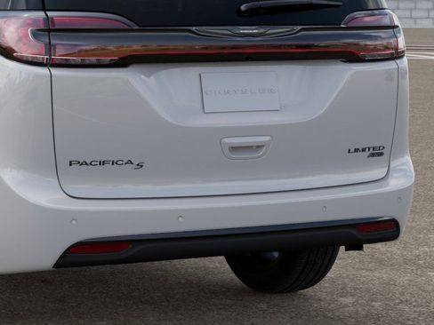 New 2026 Chrysler Pacifica Limited image 20