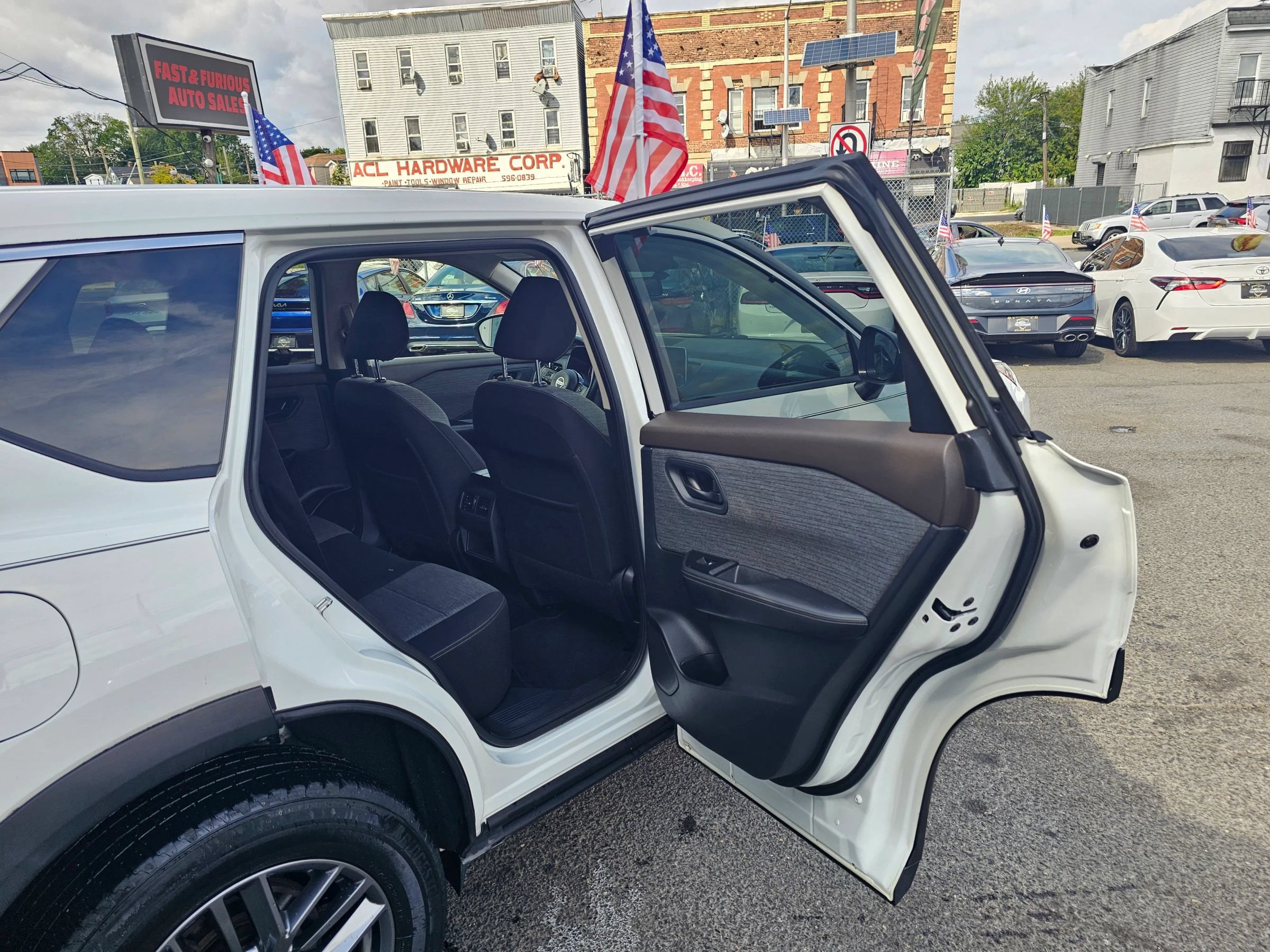 Used 2021 Nissan Rogue S AWD/4WD image 12