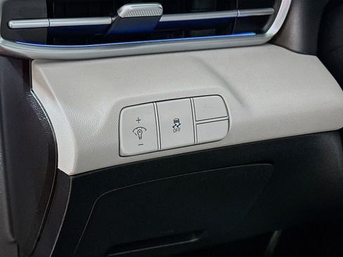 Used 2024 Hyundai Elantra Limited image 10