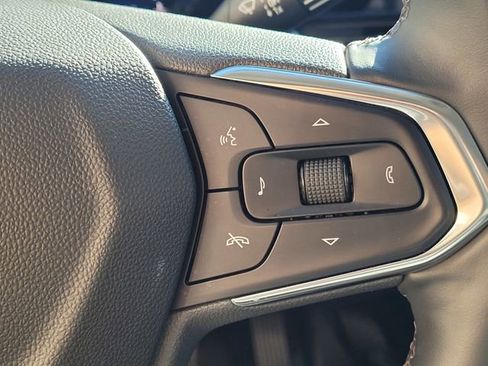 Used 2025 Chevrolet Trax LT w/ LT Convenience Package image 15