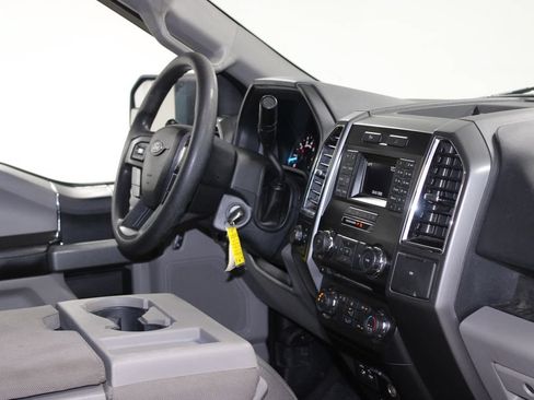 Used 2015 Ford F150 XLT AWD/4WD image 30