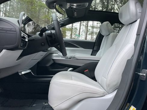 Used 2024 Cadillac Lyriq Luxury image 14