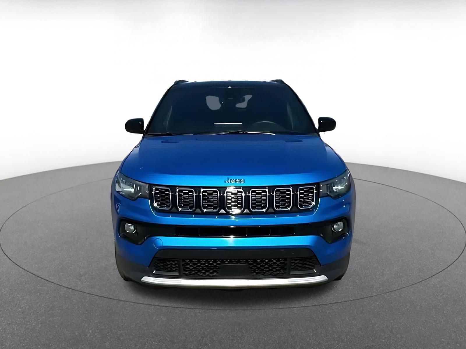 Used 2025 Jeep Compass Limited AWD/4WD image 4