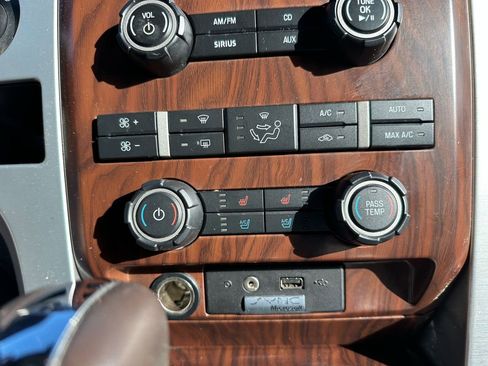 Used 2010 Ford F150 Platinum image 38