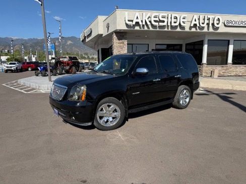 Used 2012 GMC Yukon SLT w/ SLT Chrome Package AWD/4WD image 3