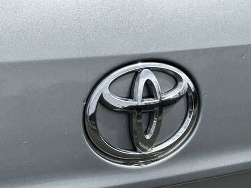 Used 2022 Toyota Highlander XLE image 18