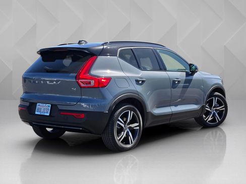 Used 2021 Volvo XC40 T4 R-Design w/ Advanced Package image 6