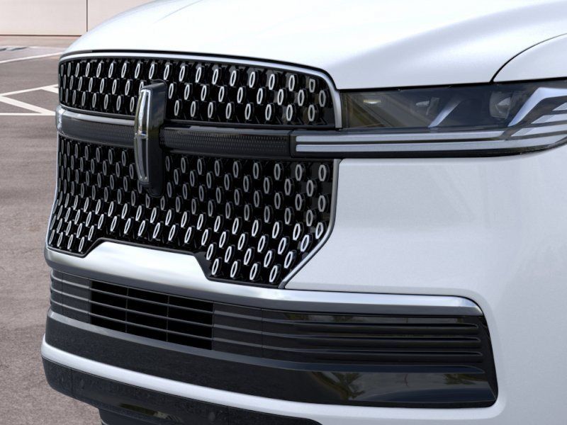 New 2026 Lincoln Navigator Reserve AWD/4WD image 17