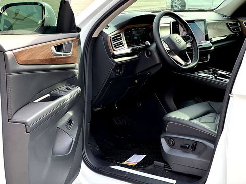 New 2026 Volkswagen Atlas SE FWD image 10