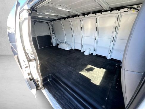 Used 2020 GMC Savana 2500 Extended w/ Enhanced Convenience Package image 27