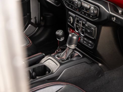 Used 2019 Jeep Wrangler Unlimited Rubicon AWD/4WD image 32