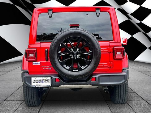 Used 2025 Jeep Wrangler Unlimited Sahara AWD/4WD image 4