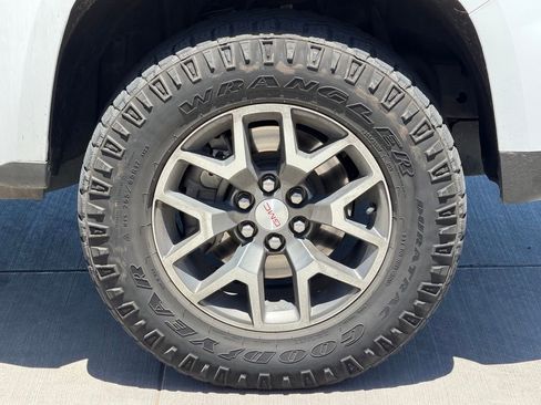 Used 2021 GMC Canyon AT4 w/ Driver Alert Package AWD/4WD image 7