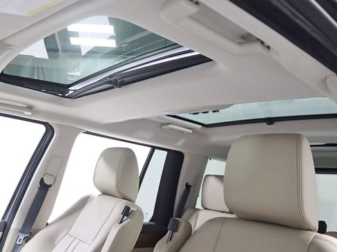 Used 2016 Land Rover LR4 HSE image 32