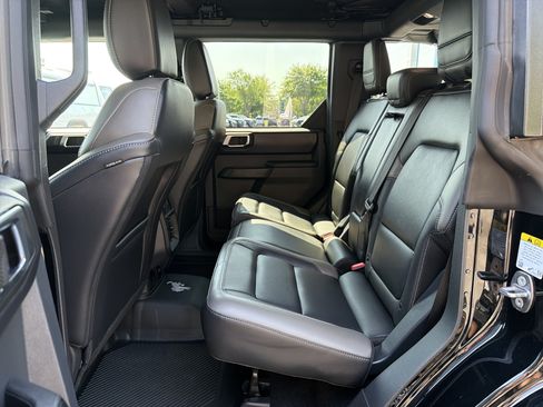 Used 2025 Ford Bronco Outer Banks AWD/4WD image 32