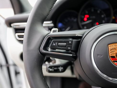New 2026 Porsche Macan image 17