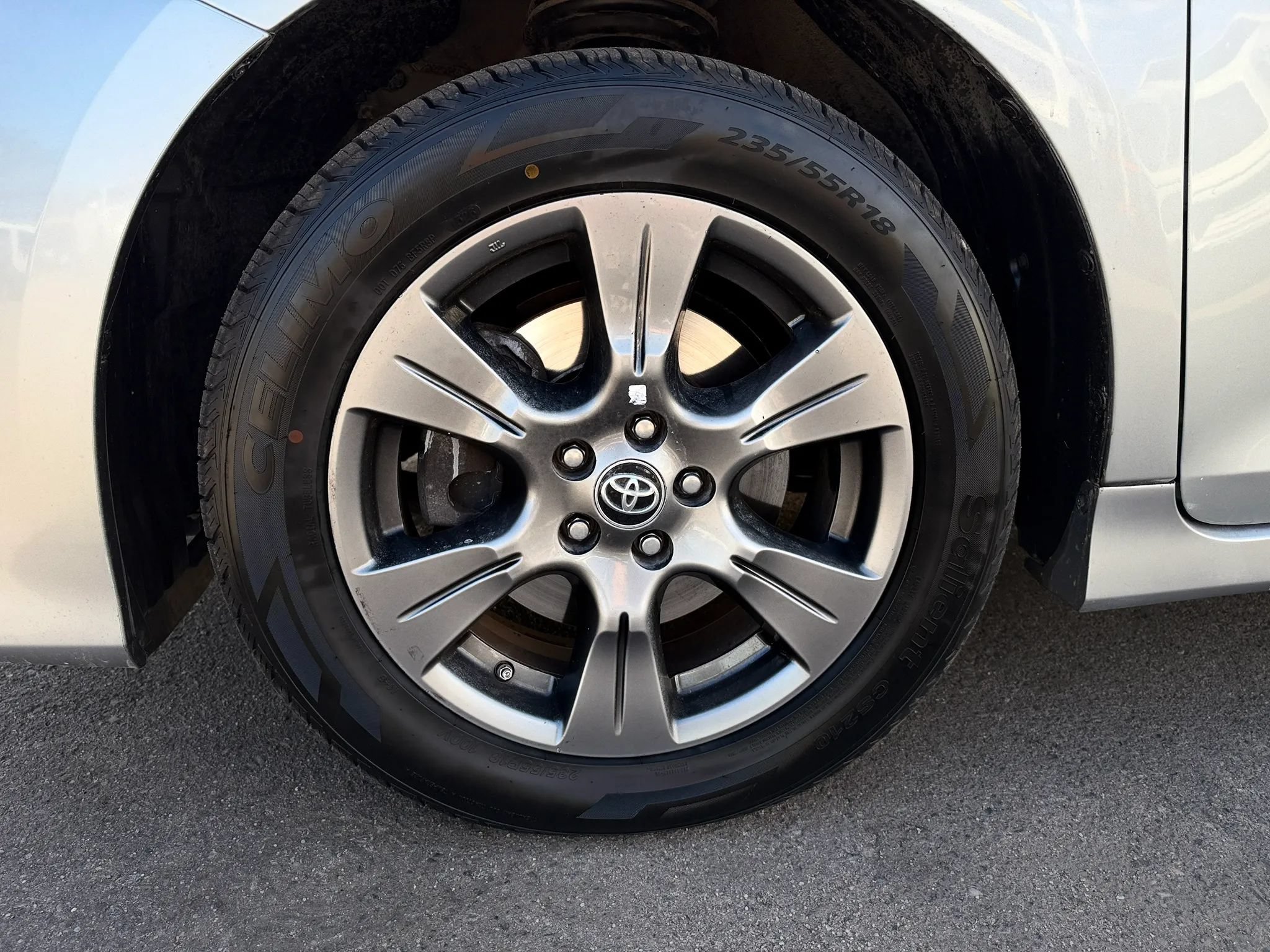 Used 2019 Toyota Sienna SE Premium w/ Carpet Mat Package AWD/4WD image 37