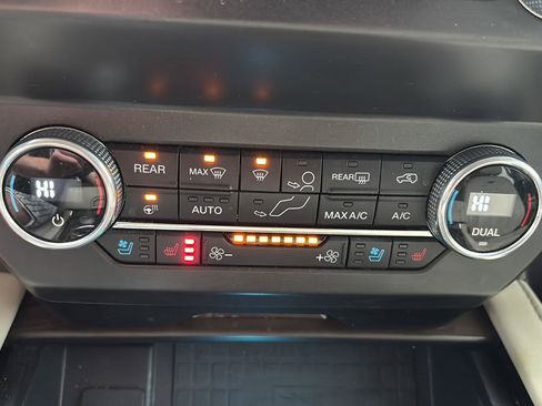 Used 2021 Ford Expedition Platinum AWD/4WD image 30
