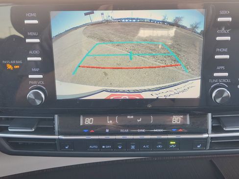 Used 2023 Toyota Sienna XLE image 22