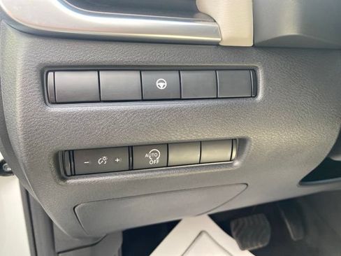 Used 2023 Nissan Rogue SV AWD/4WD image 16