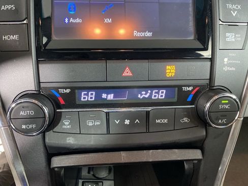 Used 2015 Toyota Camry XLE w/ Moonroof Package FWD image 6