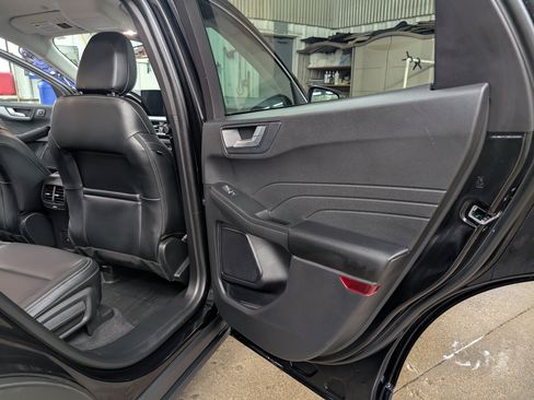 Used 2023 Ford Escape Platinum AWD/4WD image 6