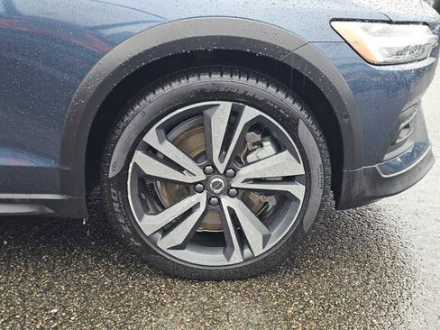 Certified 2025 Volvo V60 B5 Cross Country Plus AWD/4WD image 10