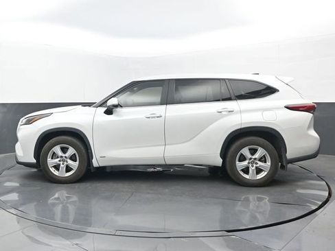 Used 2023 Toyota Highlander LE image 7