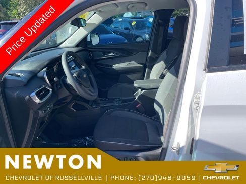 Used 2023 Chevrolet TrailBlazer LT FWD image 4