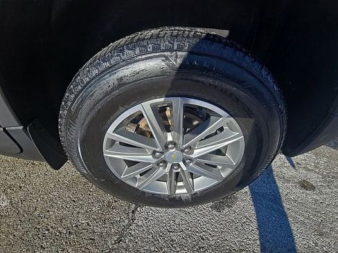 Used 2023 Chevrolet Traverse LT image 27