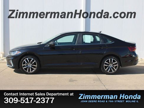 Used 2025 Volkswagen Jetta SE FWD image 23