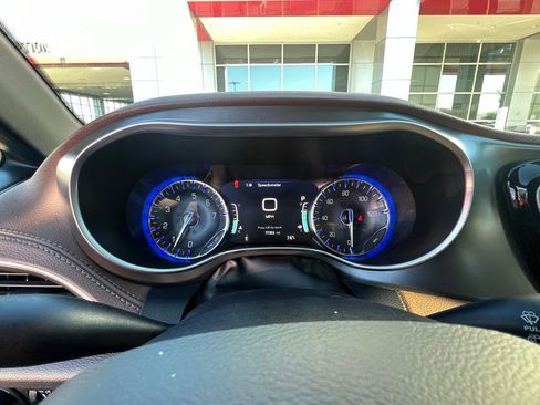 Used 2020 Chrysler Pacifica Limited image 8