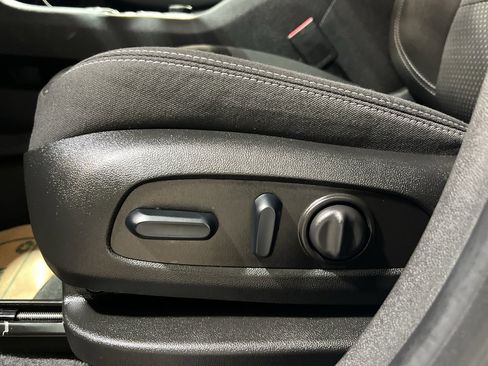 Used 2024 GMC Terrain SLE w/ Driver Convenience Package image 14