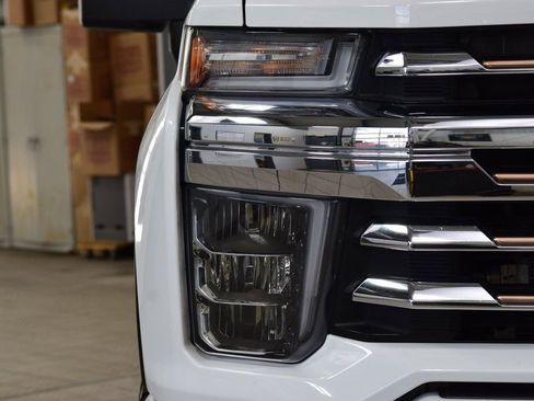 Used 2021 Chevrolet Silverado 2500 High Country w/ Z71 Off-Road Package image 10