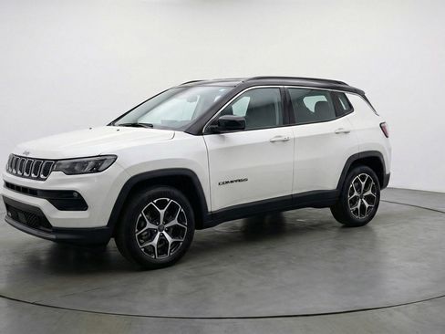 Used 2025 Jeep Compass Limited AWD/4WD image 3