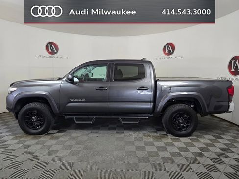 Used 2020 Toyota Tacoma SR5 AWD/4WD image 6