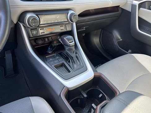 Used 2022 Toyota RAV4 Limited image 36