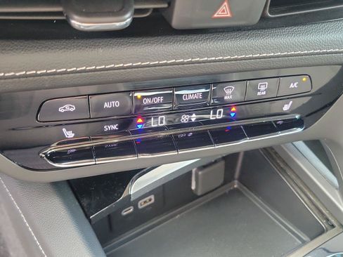 Used 2023 Buick Envision Preferred AWD/4WD image 29