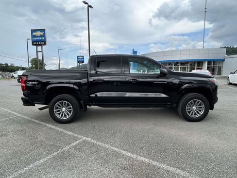 Used 2023 Chevrolet Colorado LT w/ LT Convenience Package II AWD/4WD image 2
