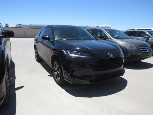 Used 2024 Honda HR-V EX-L image 2