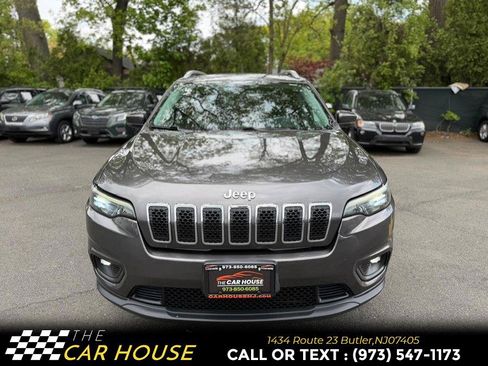 Used 2019 Jeep Cherokee Latitude Plus w/ Cold Weather Group AWD/4WD image 11