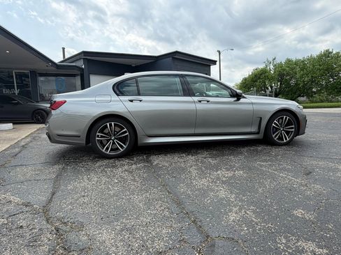 Used 2022 BMW 740i xDrive w/ M Sport Package AWD/4WD image 11