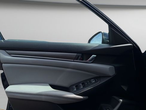 Used 2019 Honda Accord LX image 22