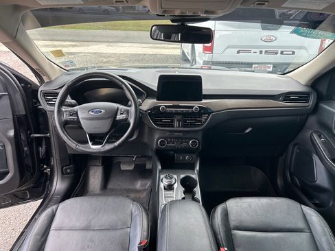 Used 2020 Ford Escape Titanium image 16