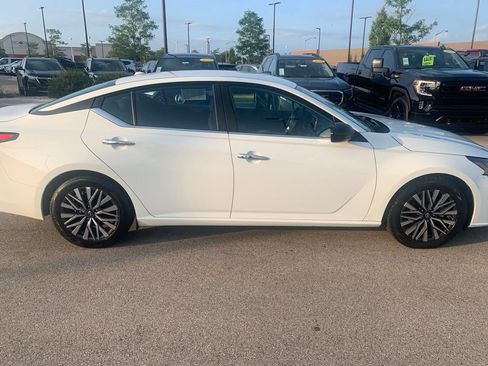 Used 2025 Nissan Altima 2.5 SV FWD image 6