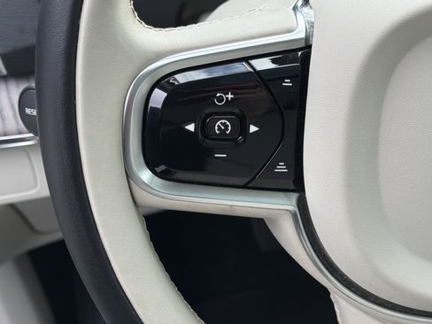 Certified 2023 Volvo XC90 B6 Core image 19